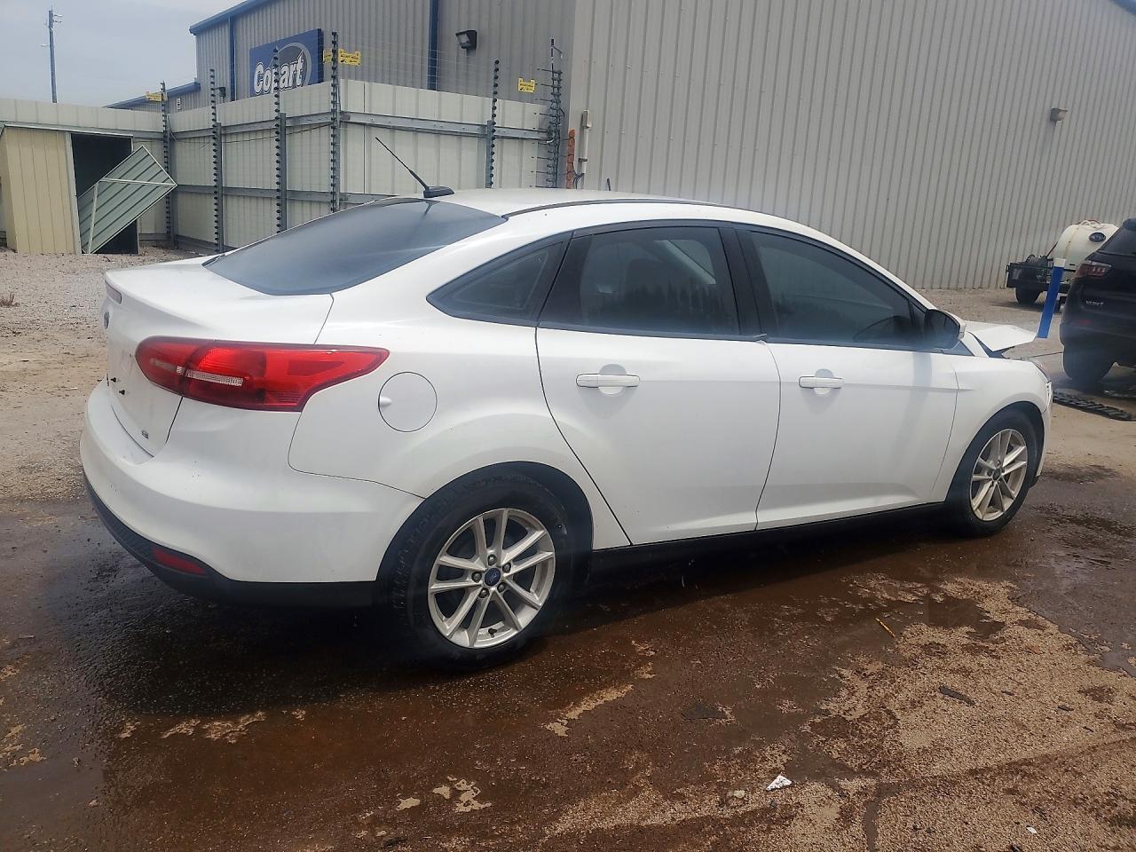 2017 FORD FOCUS SE photo 5