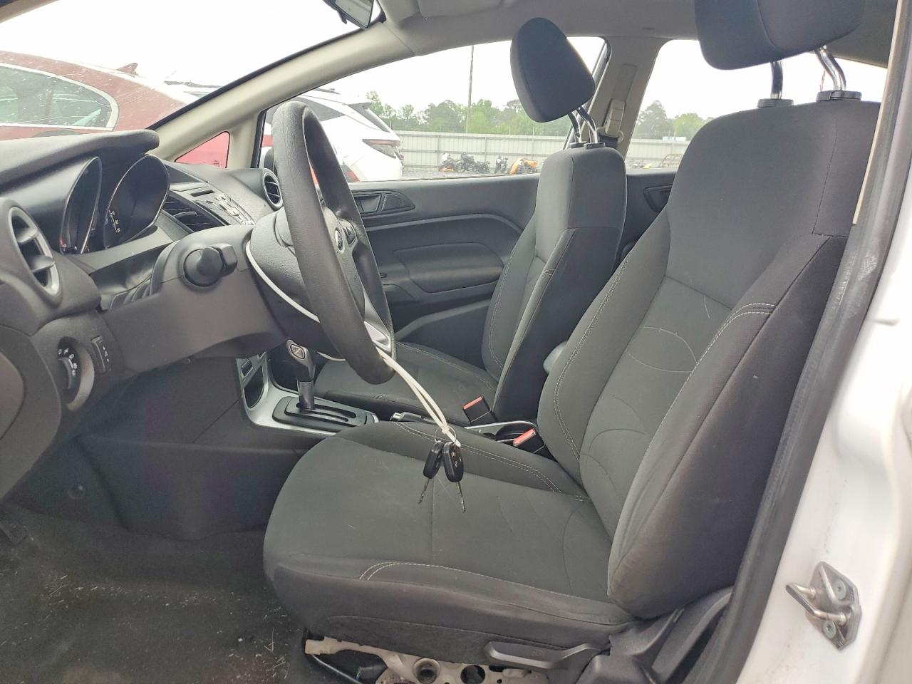 2019 FORD FIESTA SE photo 13