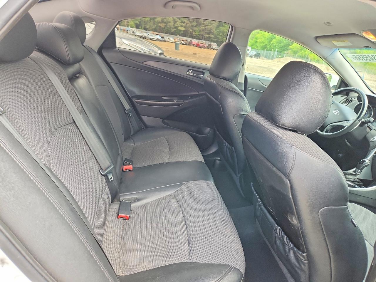 2013 HYUNDAI SONATA SE photo 28