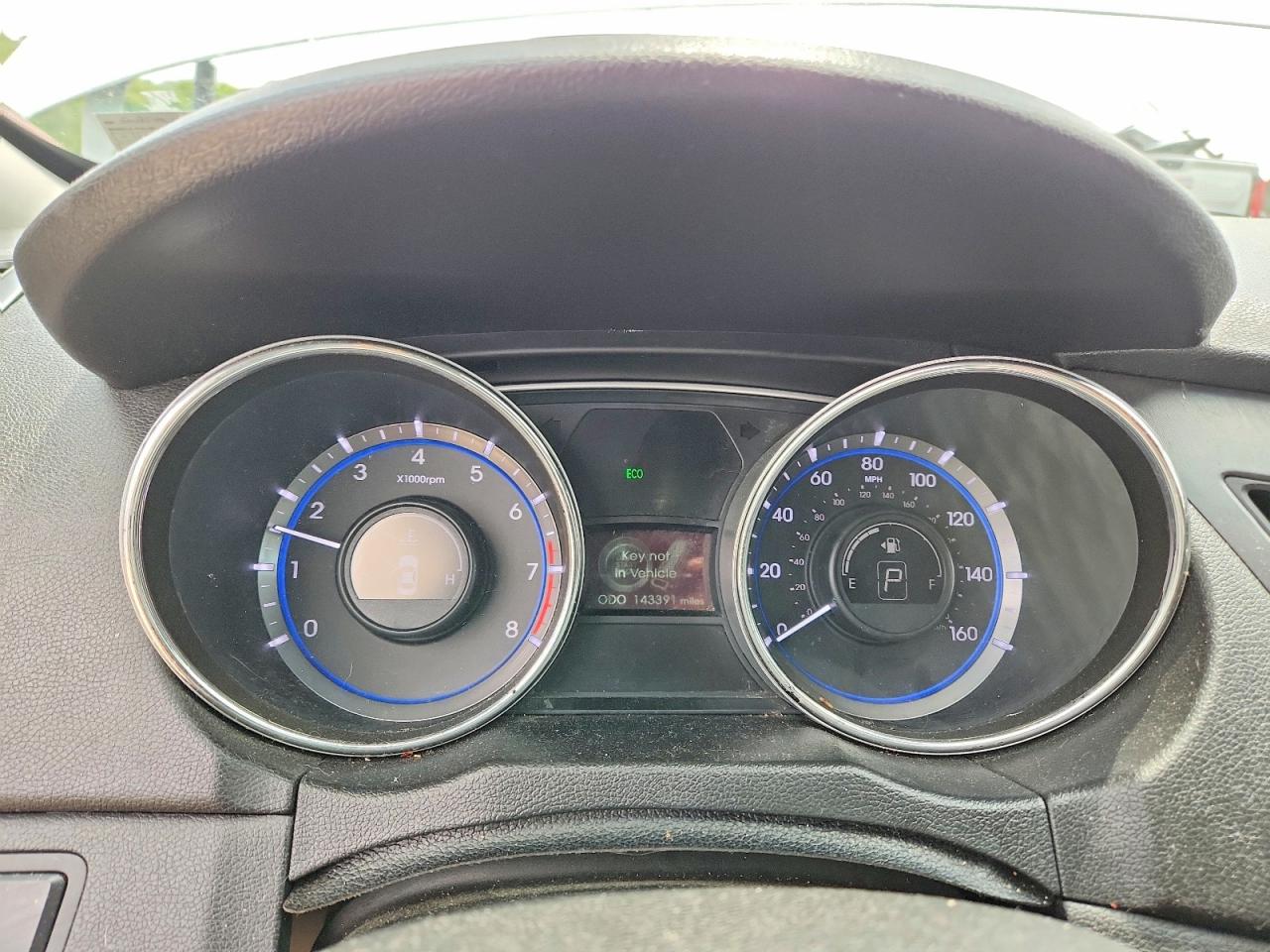 2013 HYUNDAI SONATA SE photo 25