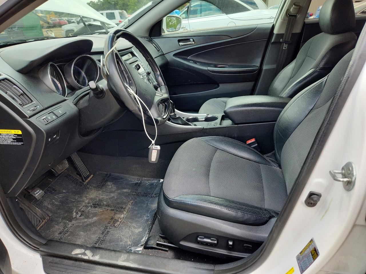 2013 HYUNDAI SONATA SE photo 19