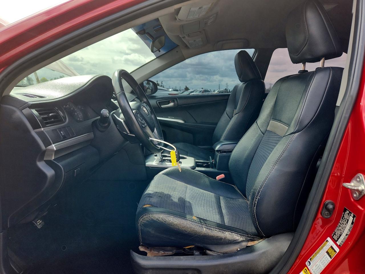2013 TOYOTA CAMRY SE photo 13