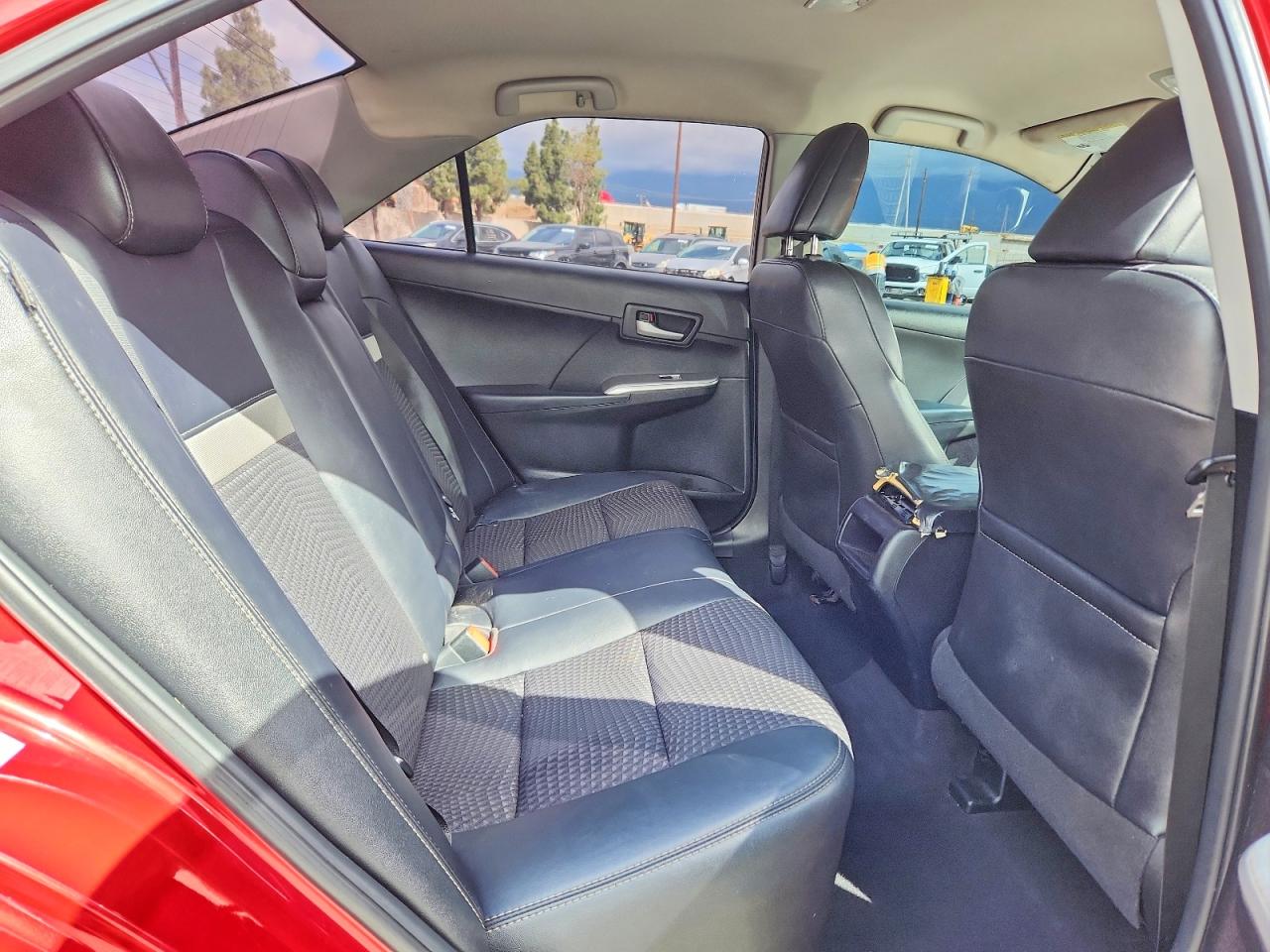 2013 TOYOTA CAMRY SE photo 19
