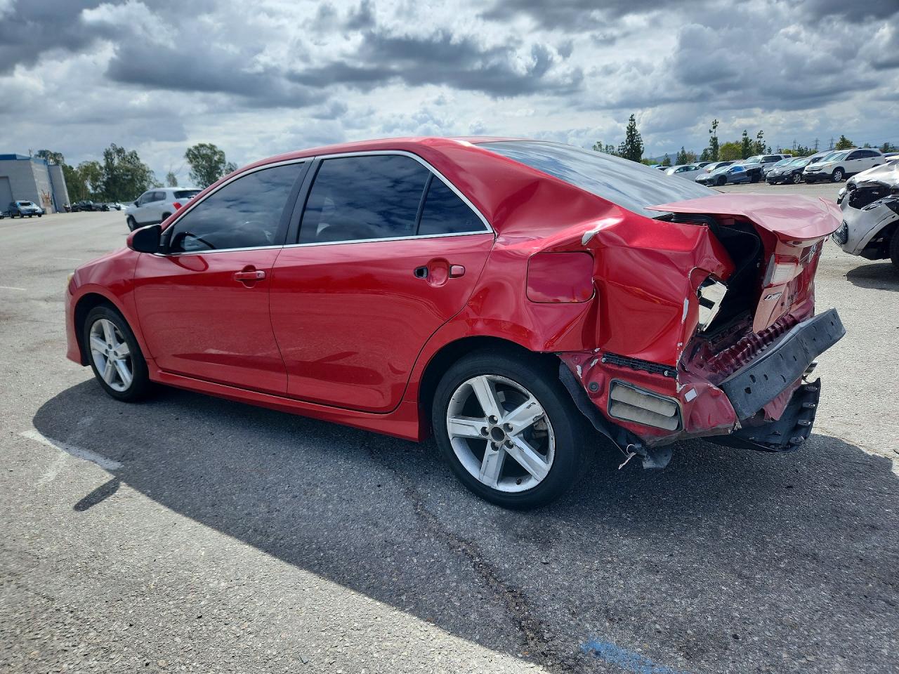 2013 TOYOTA CAMRY SE photo 3