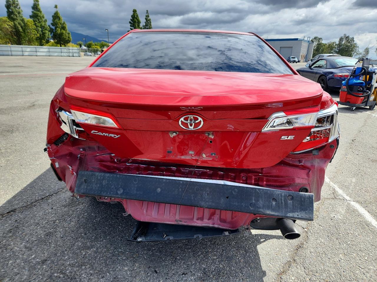 2013 TOYOTA CAMRY SE photo 11