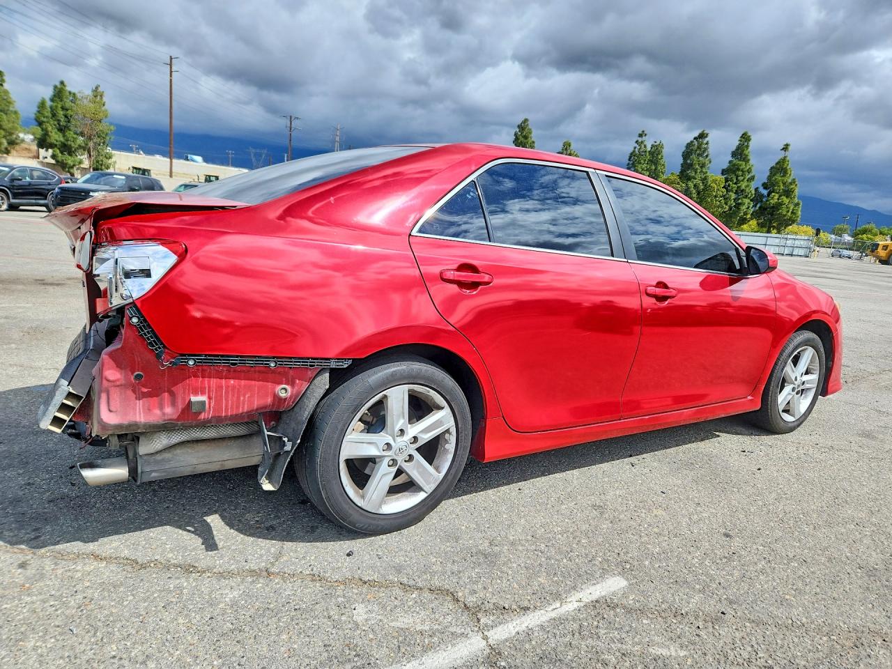 2013 TOYOTA CAMRY SE photo 5