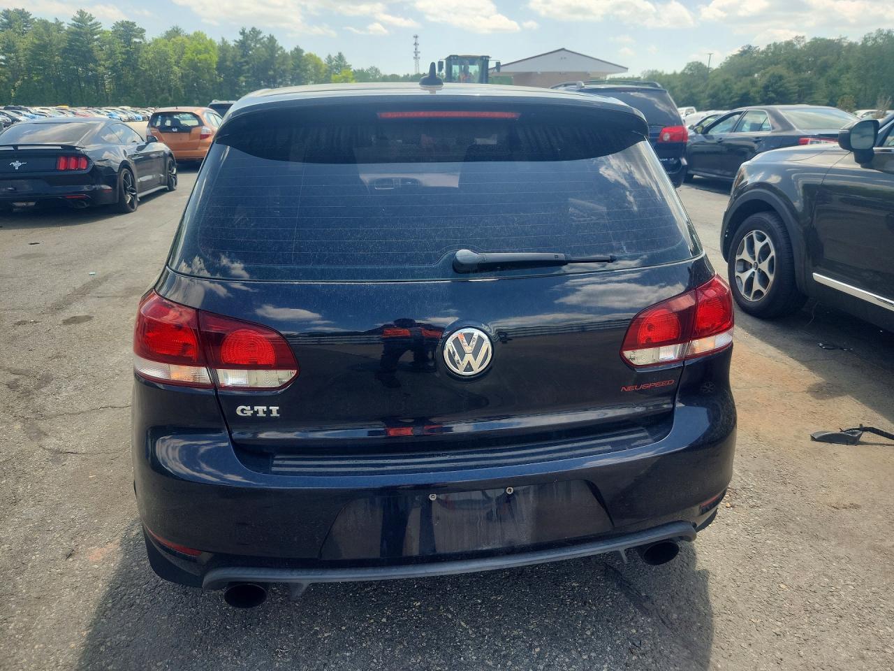 2012 VOLKSWAGEN GTI photo 11
