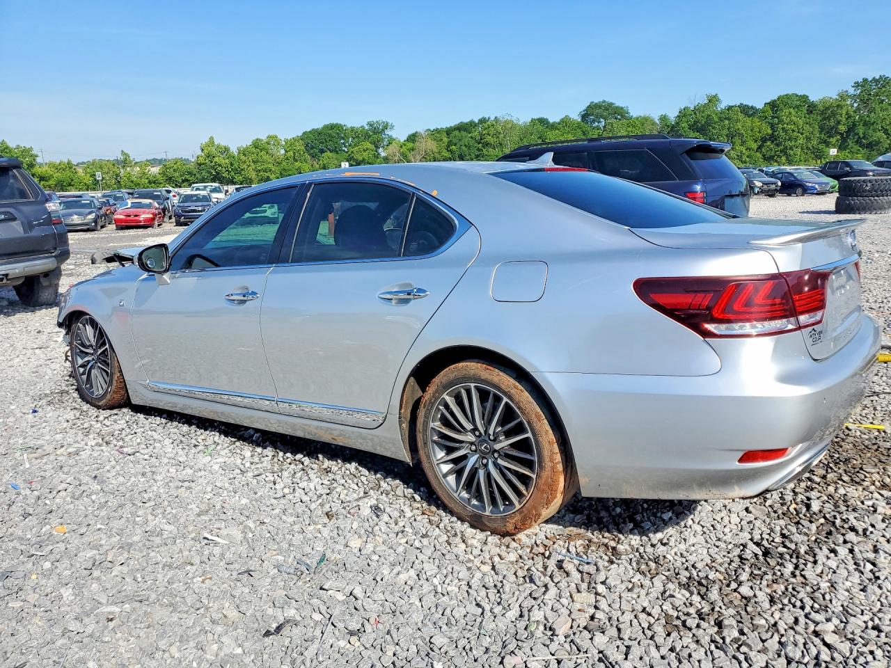 2013 LEXUS LS 460 photo 3