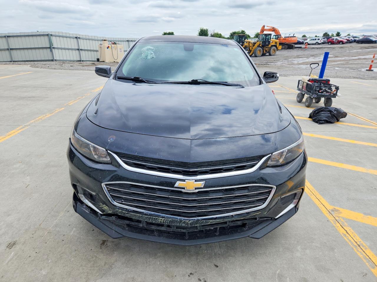 2017 CHEVROLET MALIBU LT photo 9