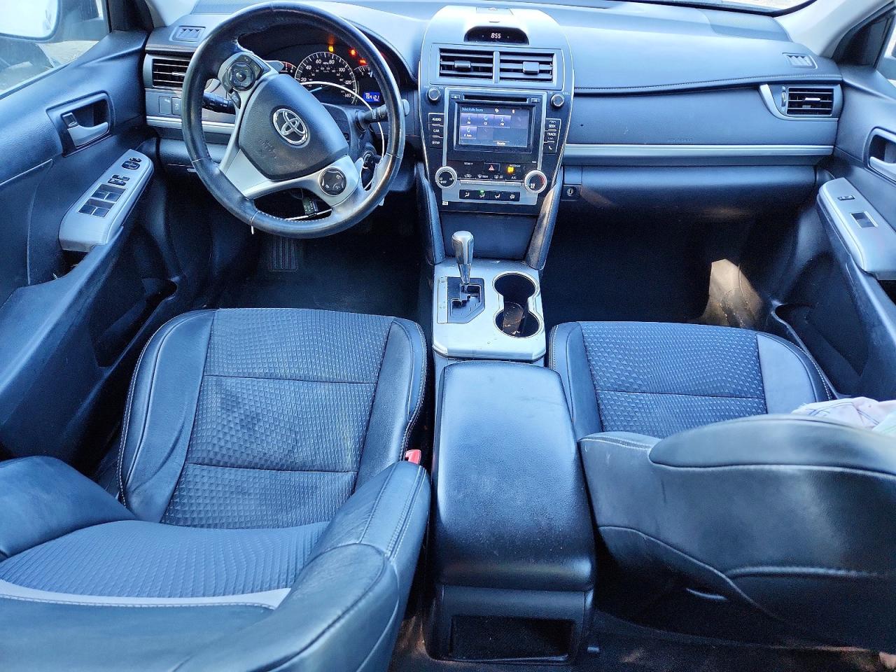 2014 TOYOTA CAMRY SE photo 8