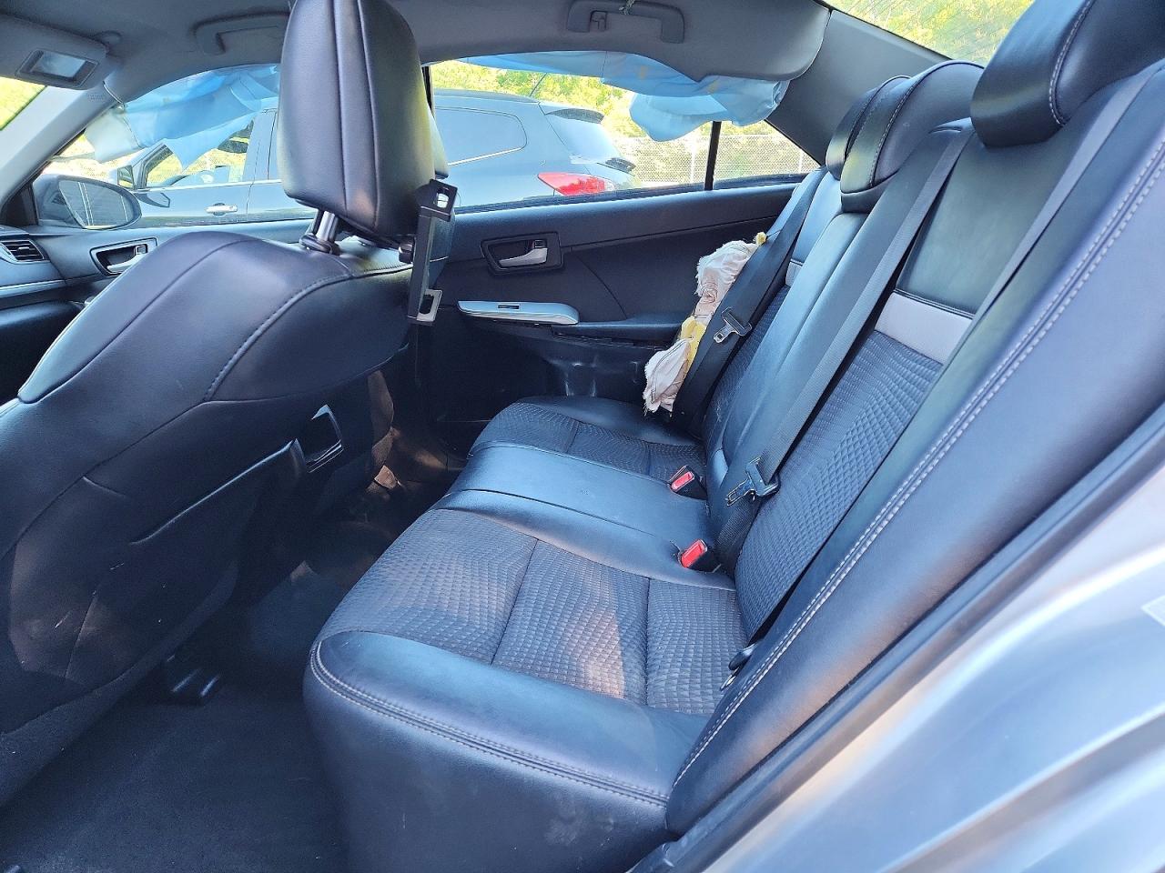 2014 TOYOTA CAMRY SE photo 10