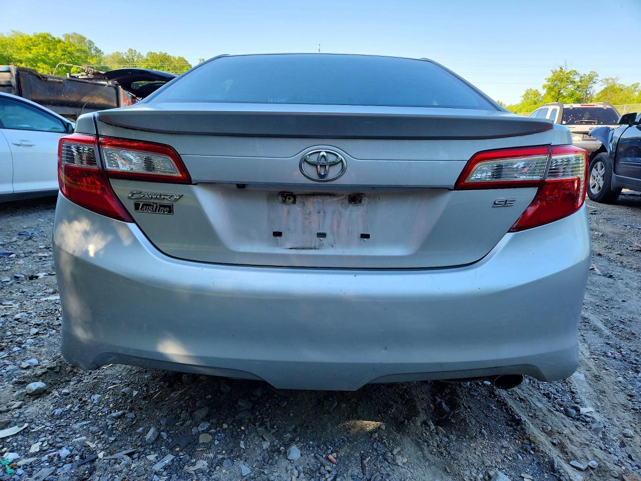 2014 TOYOTA CAMRY SE photo 6
