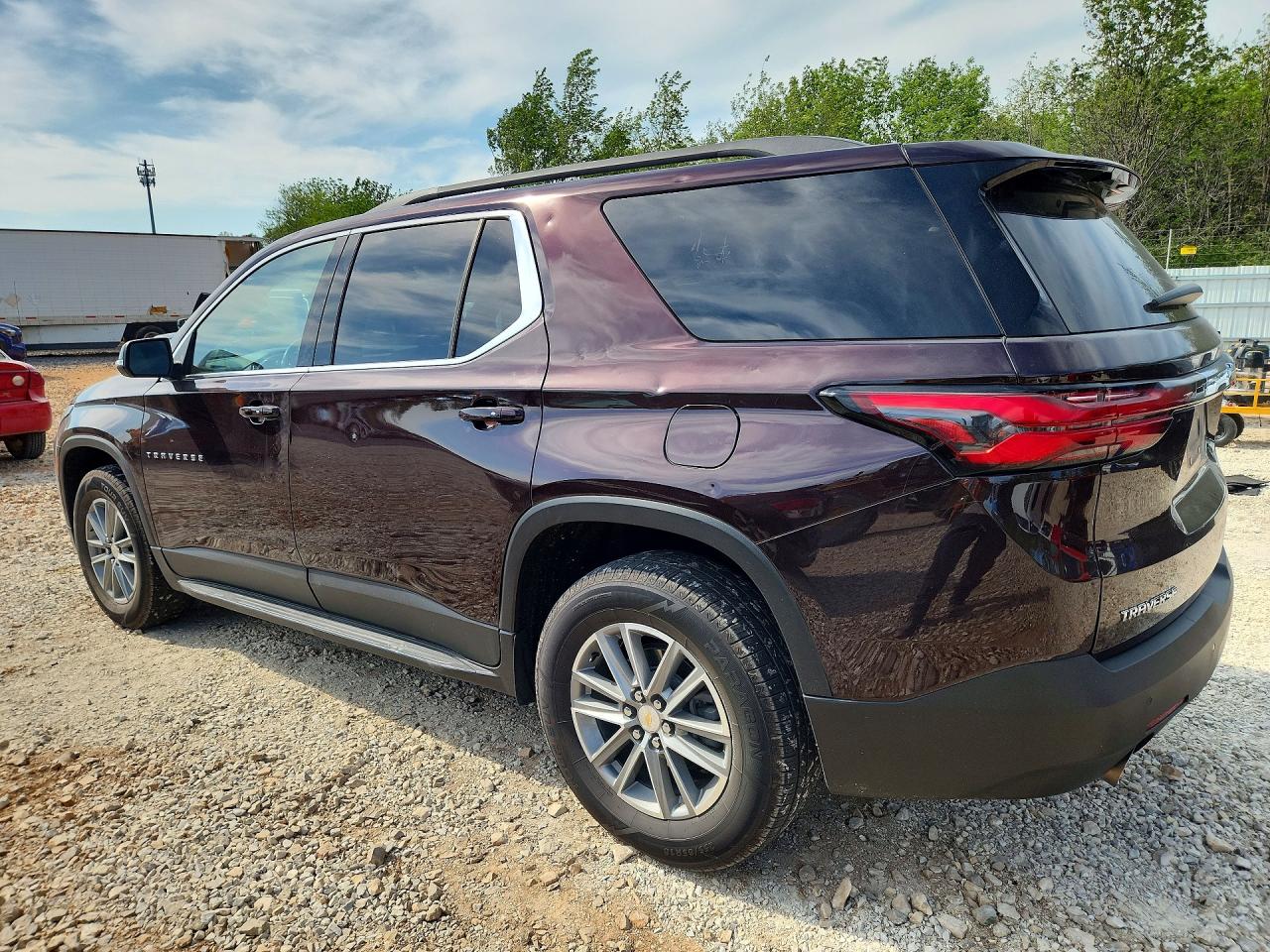 2023 CHEVROLET TRAVERSE LT photo 3