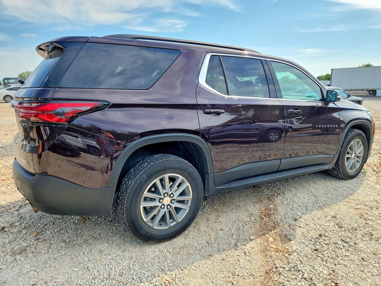 2023 CHEVROLET TRAVERSE LT photo 5