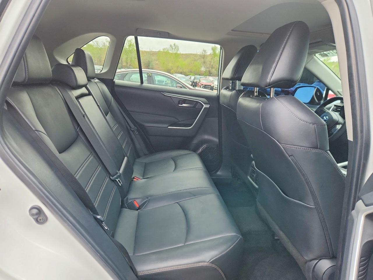 2024 TOYOTA RAV4 XLE PREMIUM photo 21