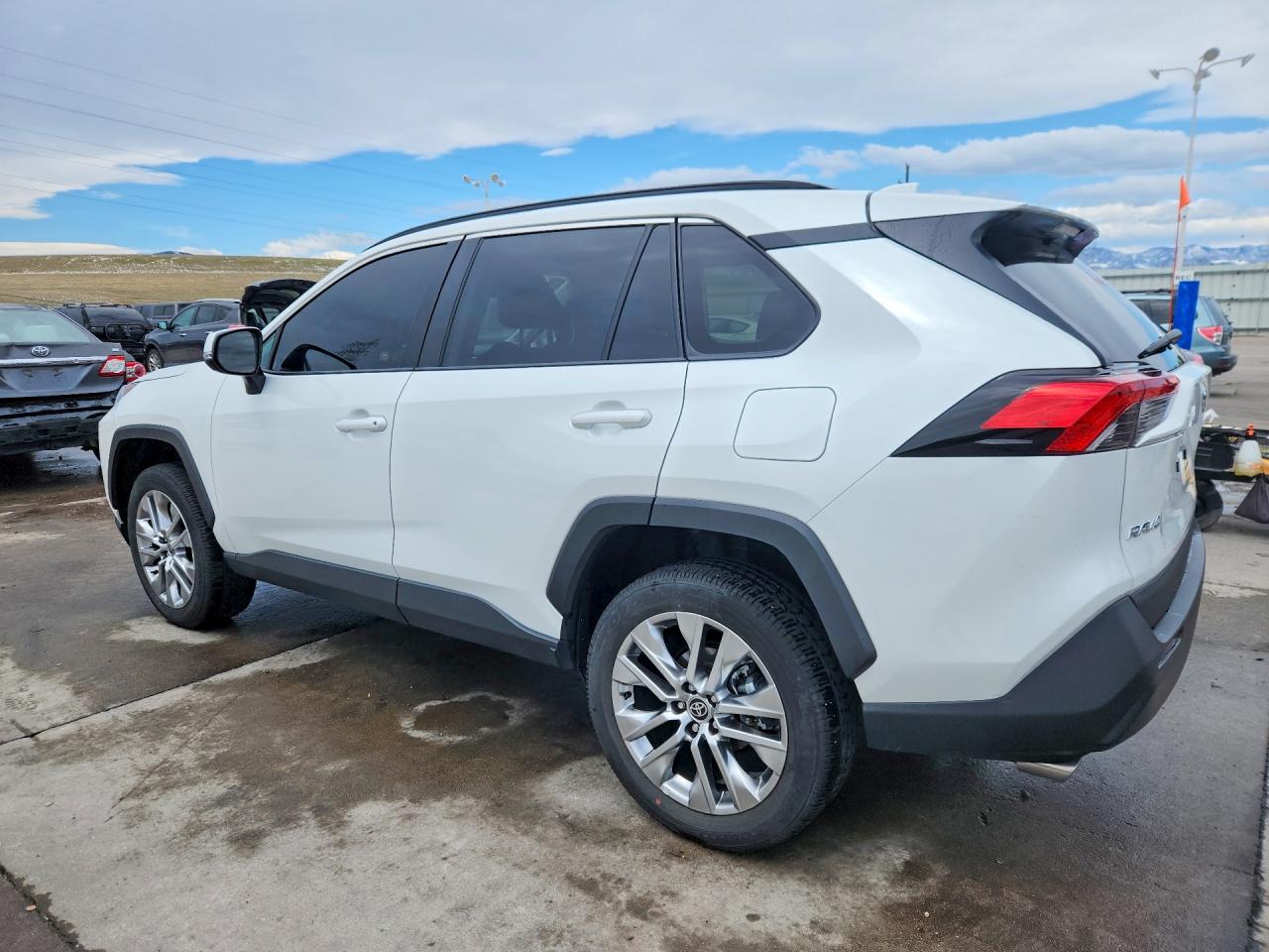 2024 TOYOTA RAV4 XLE PREMIUM photo 3
