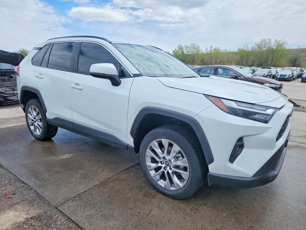 2024 TOYOTA RAV4 XLE PREMIUM photo 7