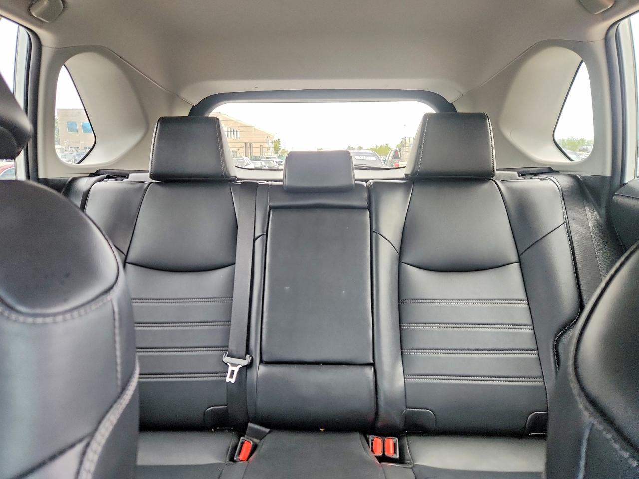 2024 TOYOTA RAV4 XLE PREMIUM photo 19
