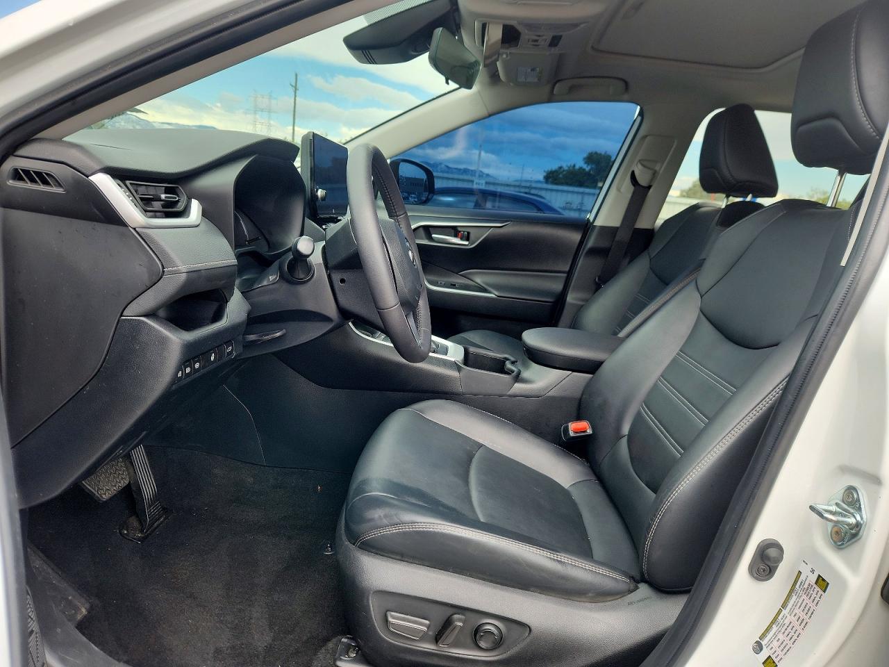 2024 TOYOTA RAV4 XLE PREMIUM photo 13