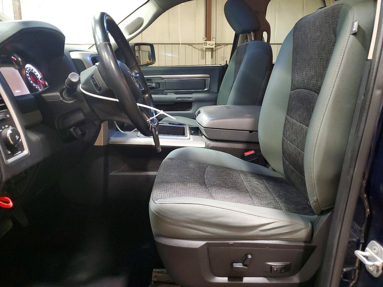 2015 RAM 1500 SLT photo 19