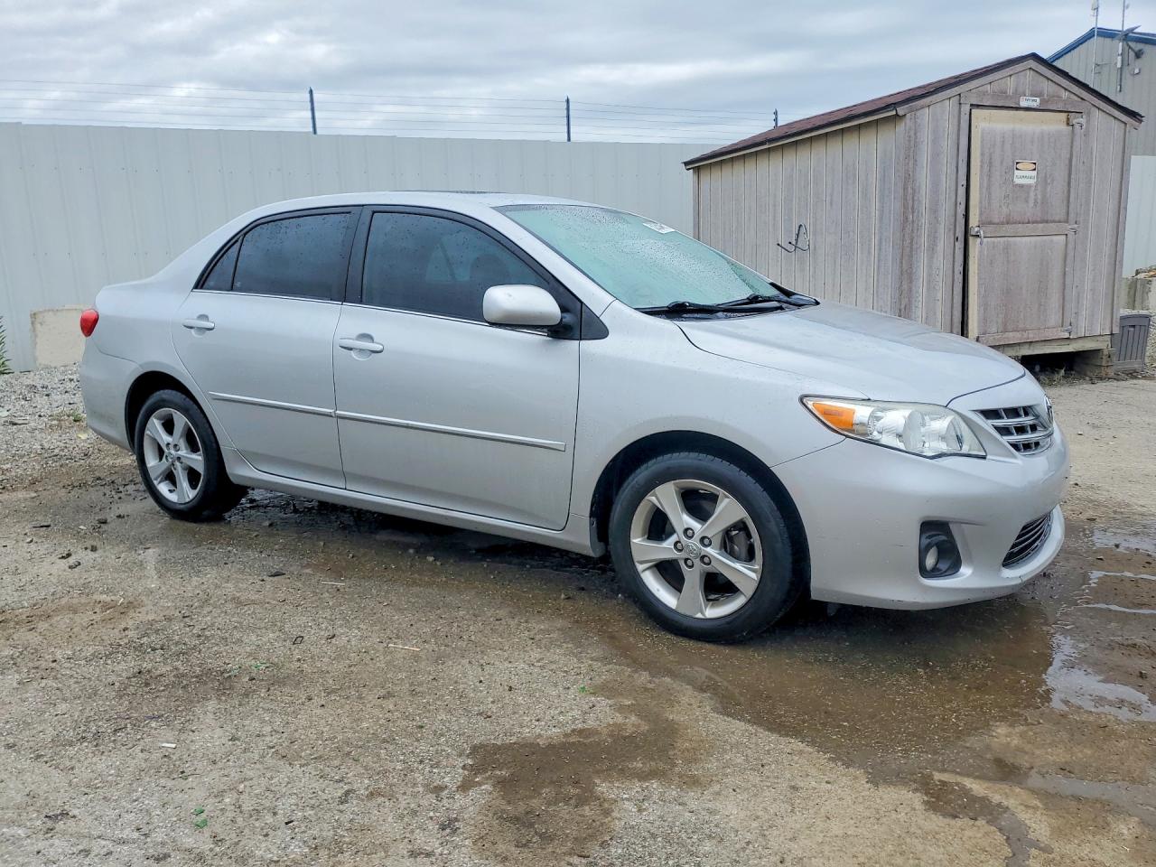 2013 TOYOTA COROLLA LE photo 4