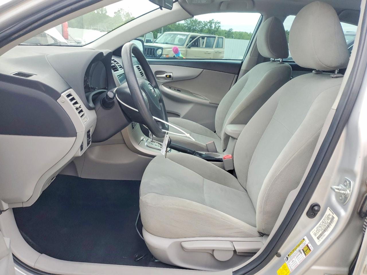 2013 TOYOTA COROLLA LE photo 7