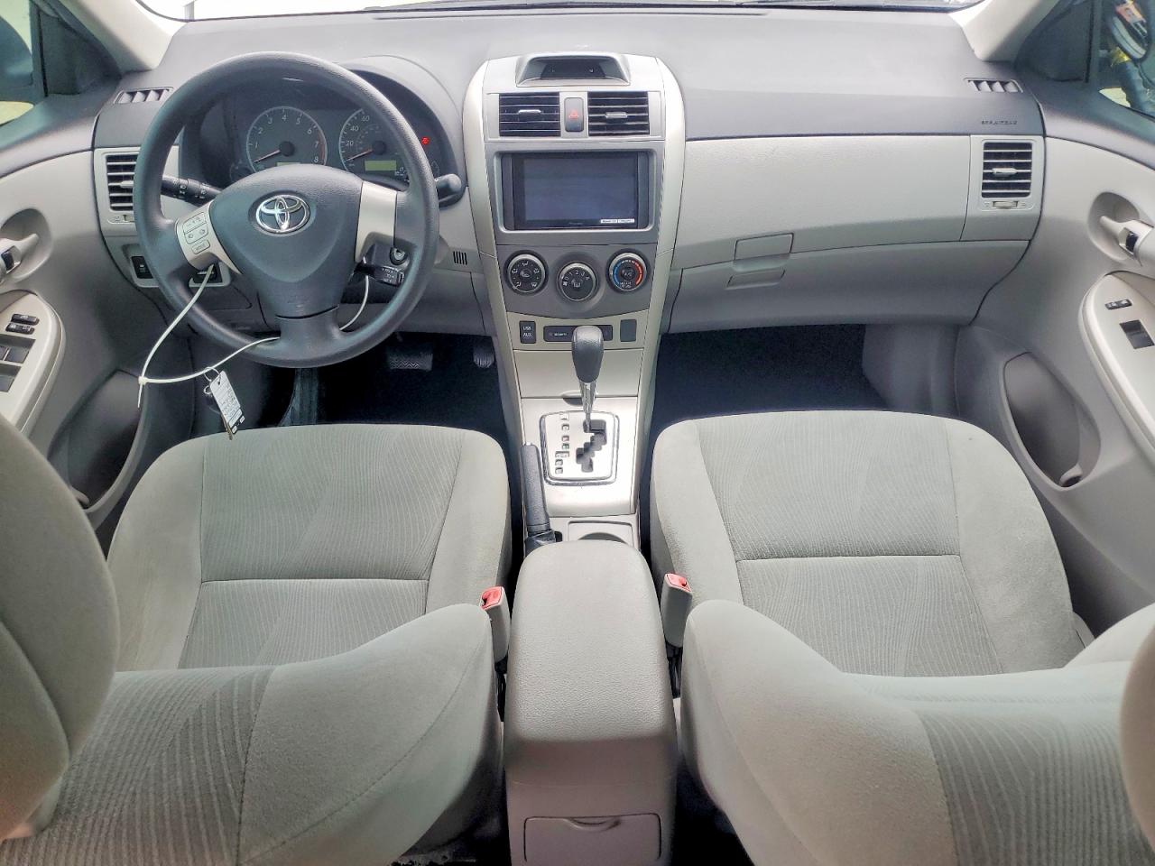 2013 TOYOTA COROLLA LE photo 8