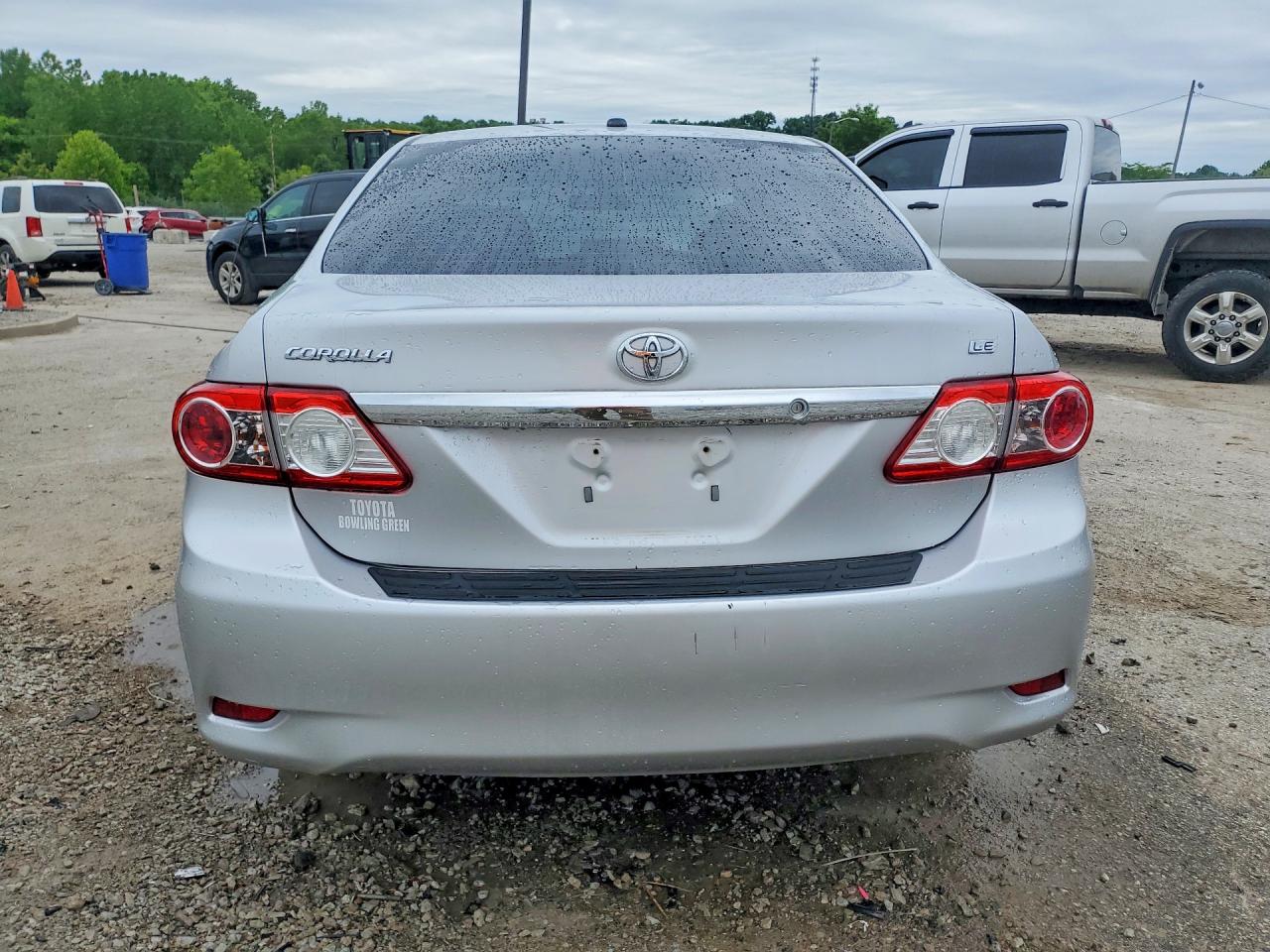 2013 TOYOTA COROLLA LE photo 6