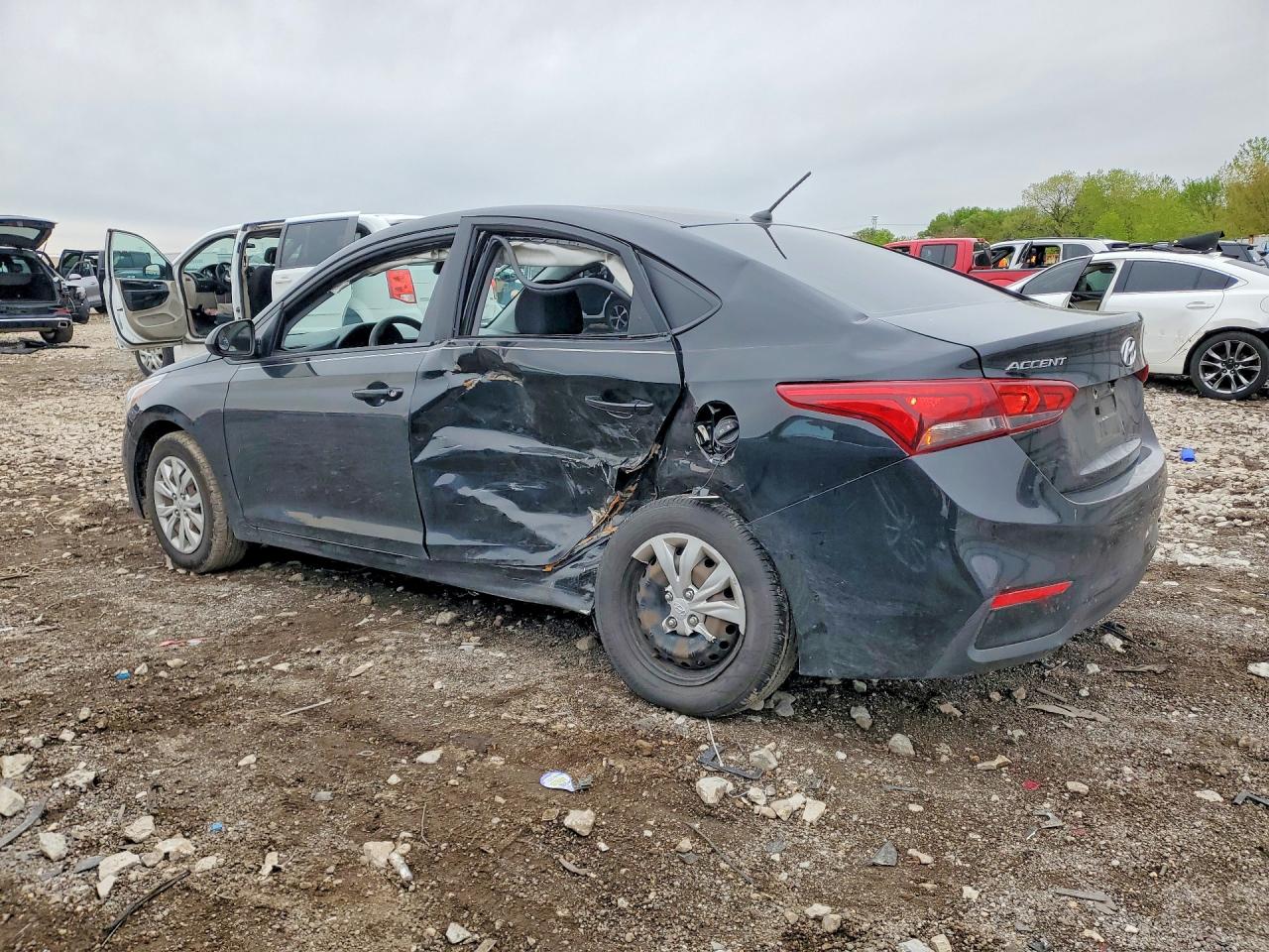 2019 HYUNDAI ACCENT SE photo 4