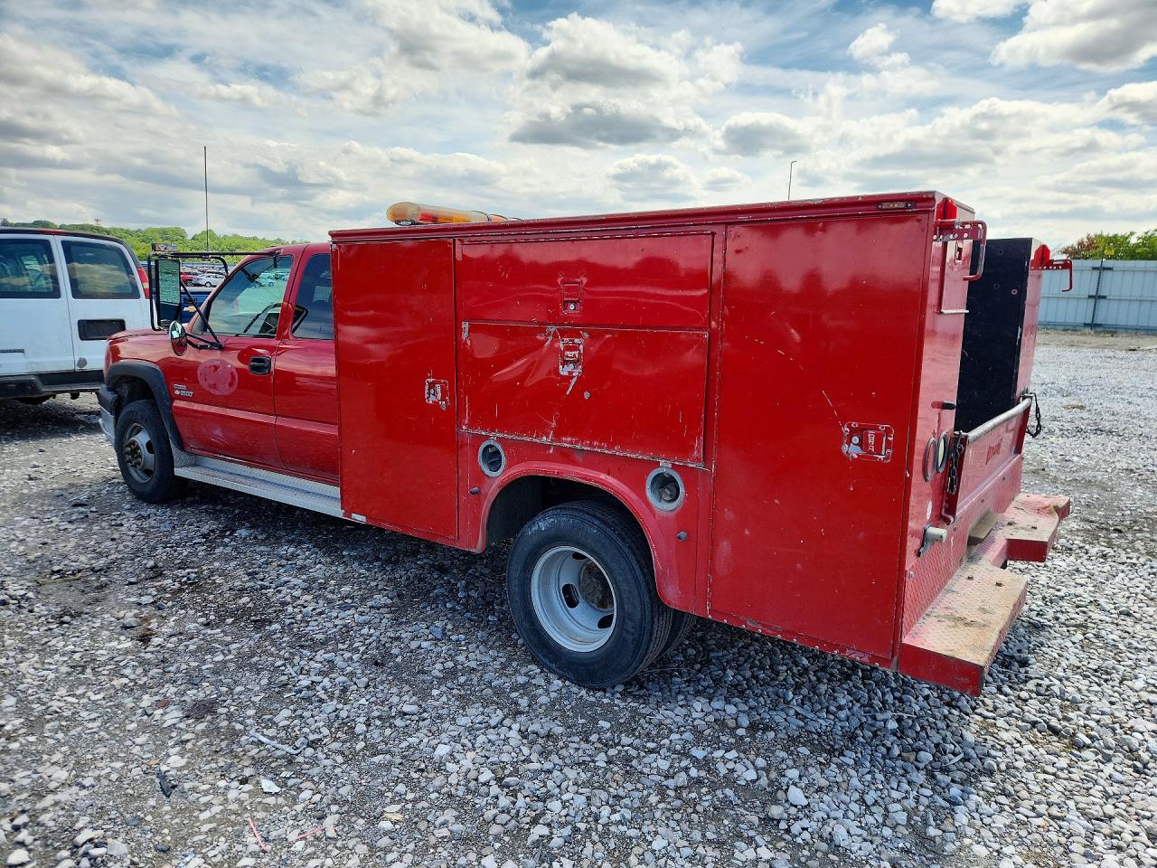 2004 CHEVROLET SILVERADO C3500 photo 3