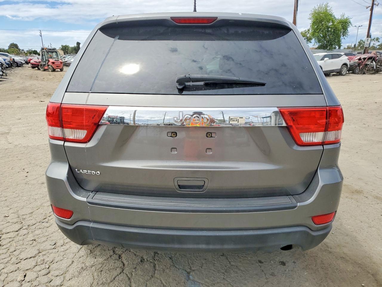 2012 JEEP GRAND CHEROKEE LAREDO photo 6