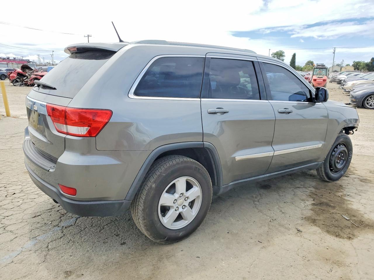 2012 JEEP GRAND CHEROKEE LAREDO photo 3