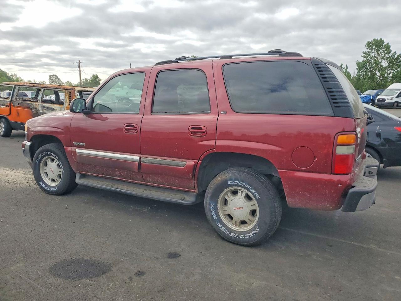 2002 GMC YUKON photo 2