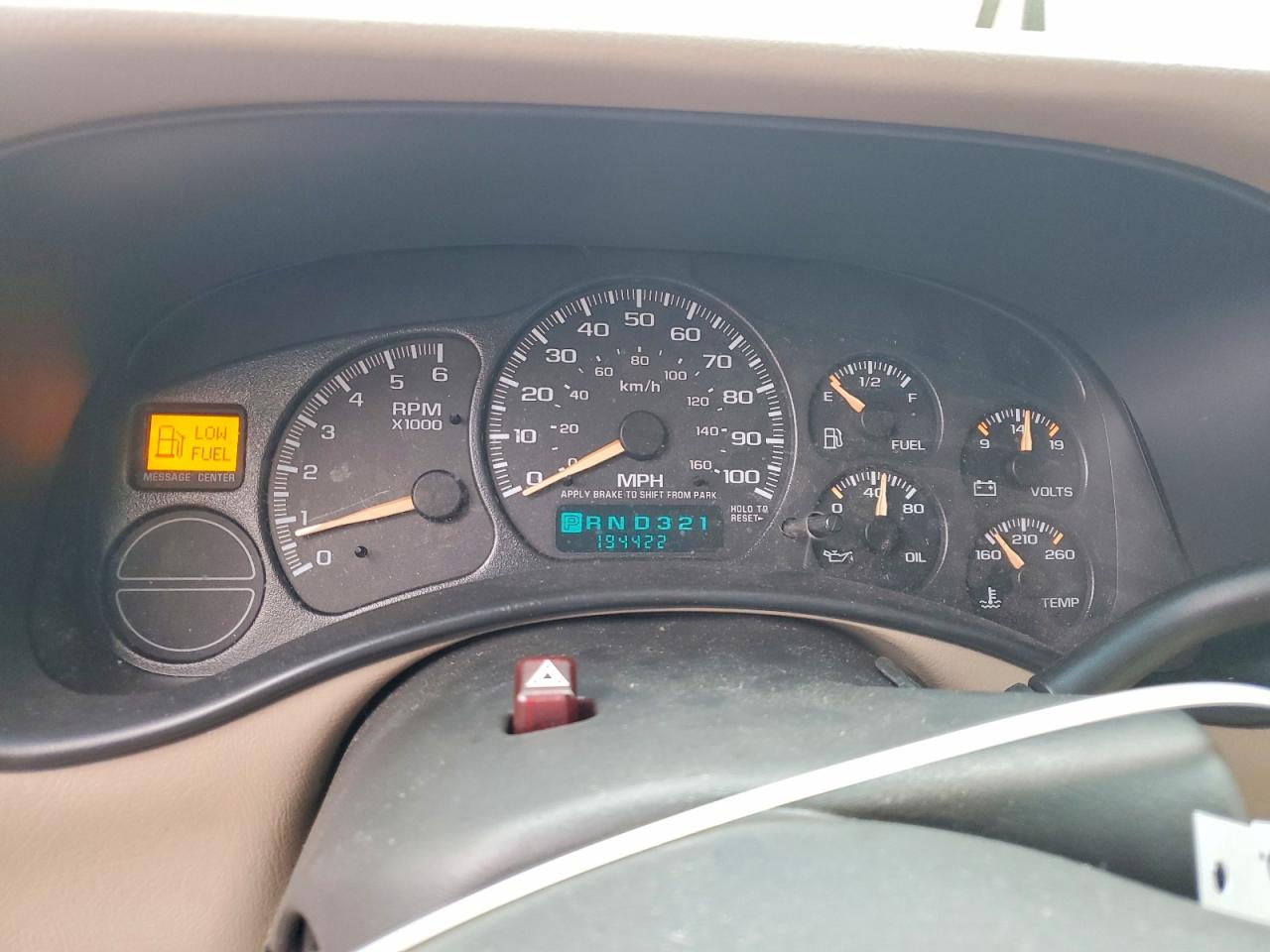 2002 GMC YUKON photo 9