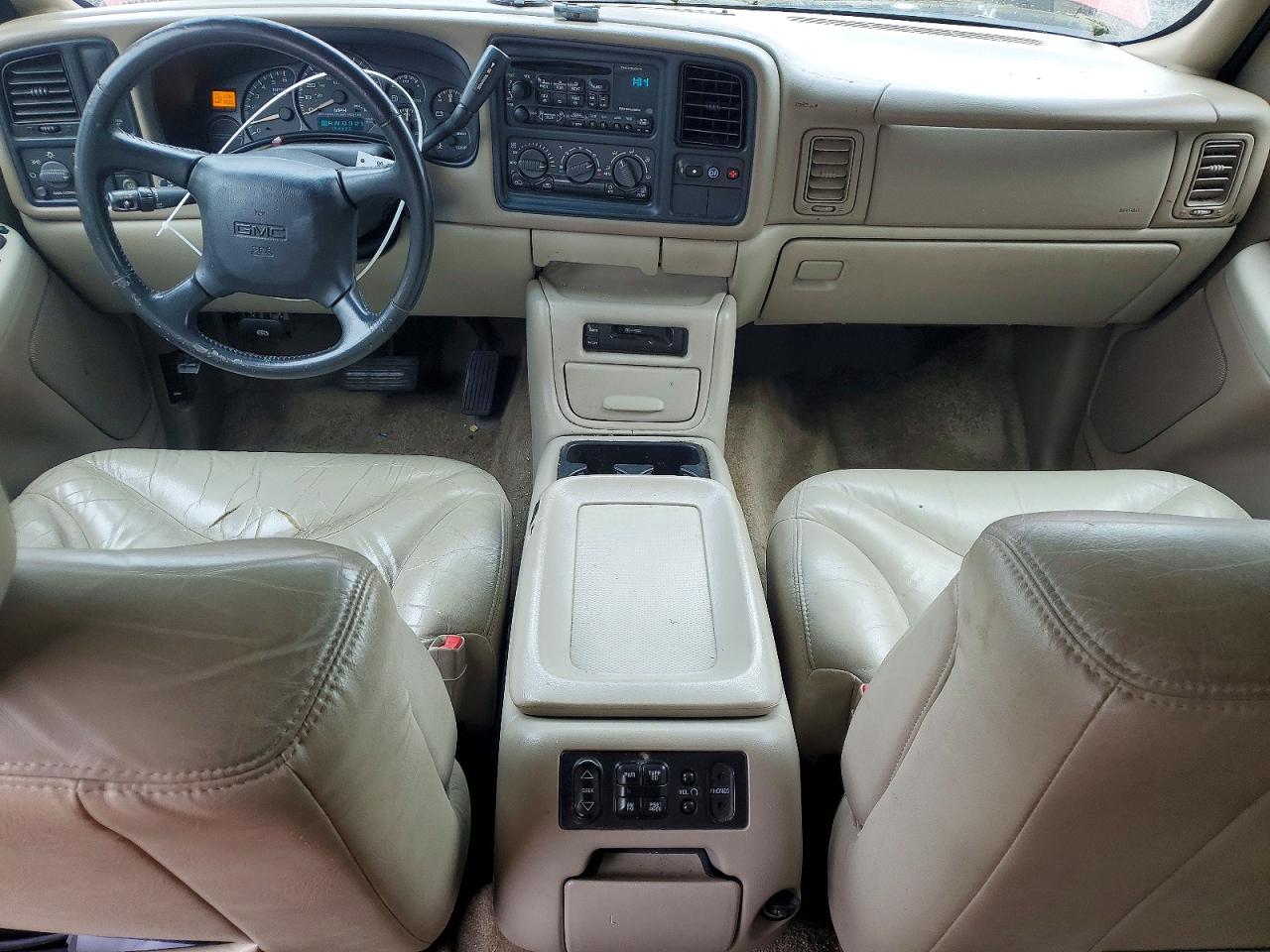 2002 GMC YUKON photo 8