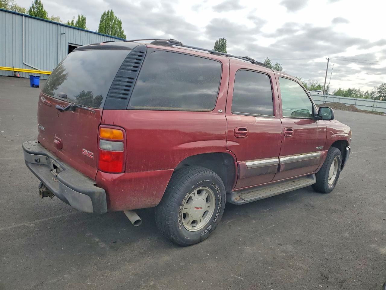 2002 GMC YUKON photo 3