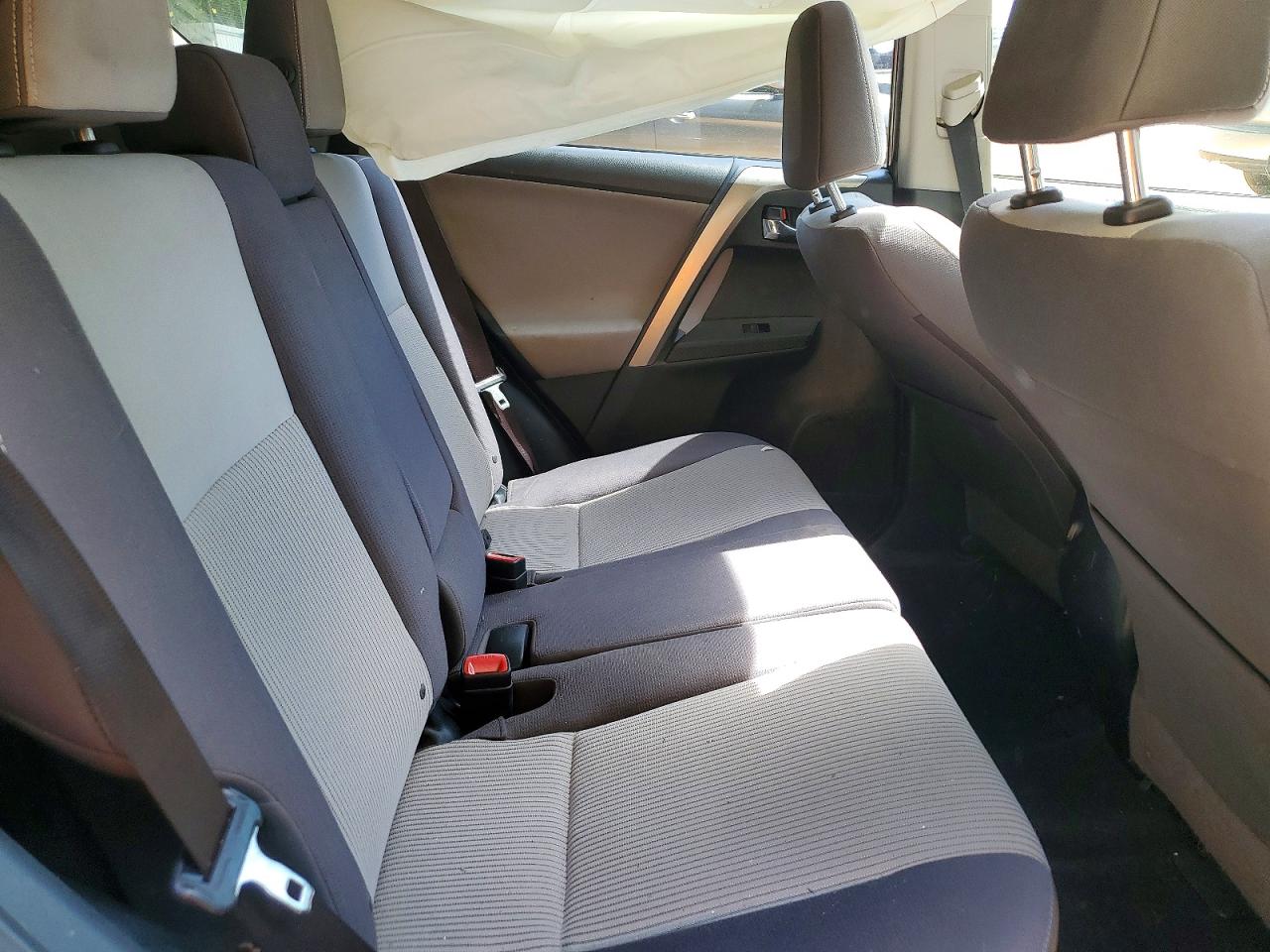 2015 TOYOTA RAV4 XLE photo 21