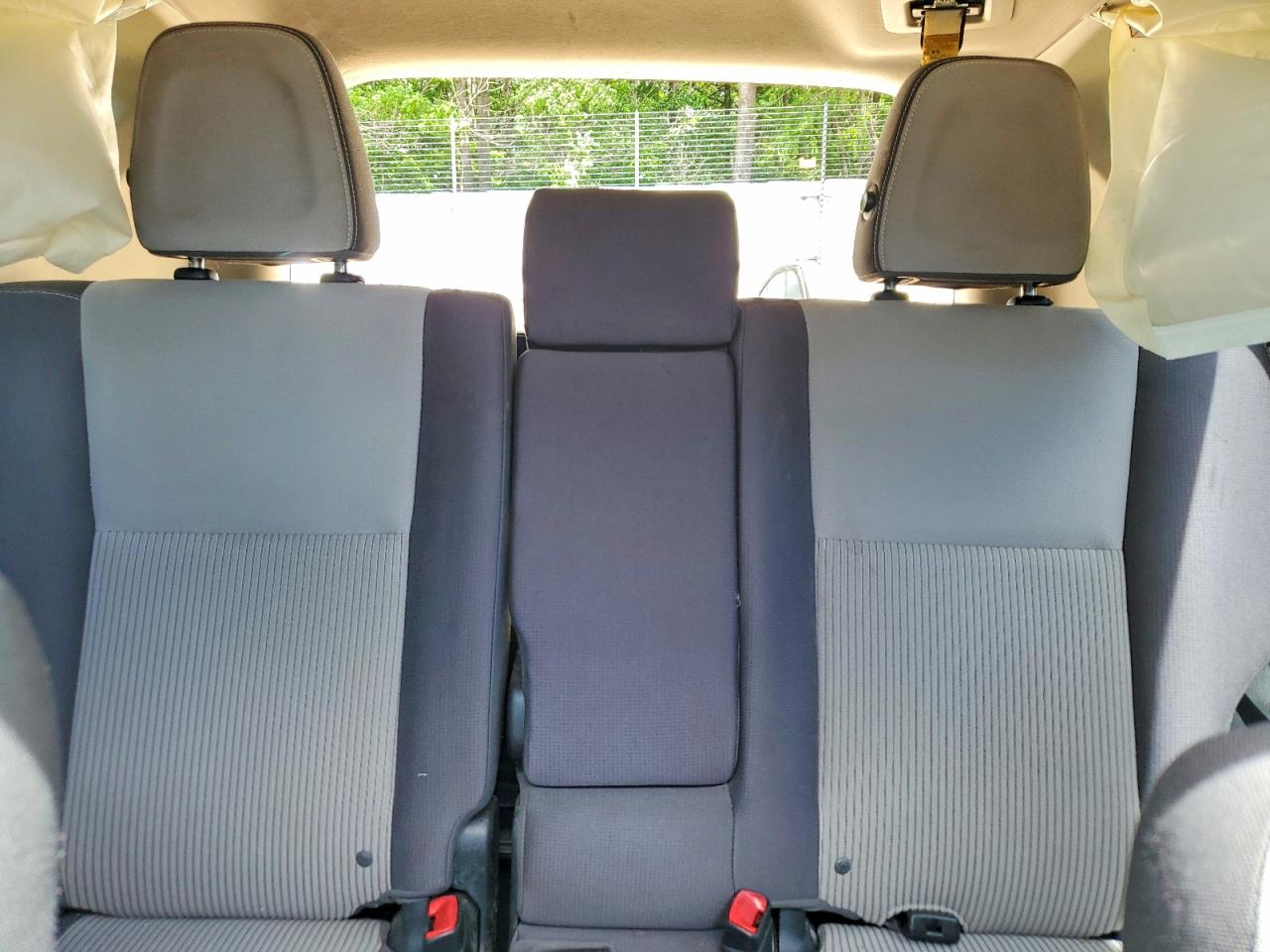 2015 TOYOTA RAV4 XLE photo 19