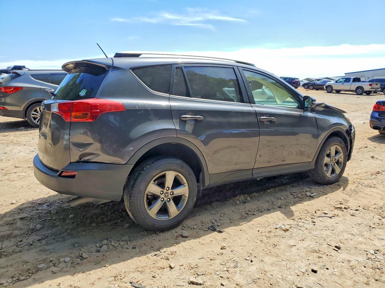 2015 TOYOTA RAV4 XLE photo 5