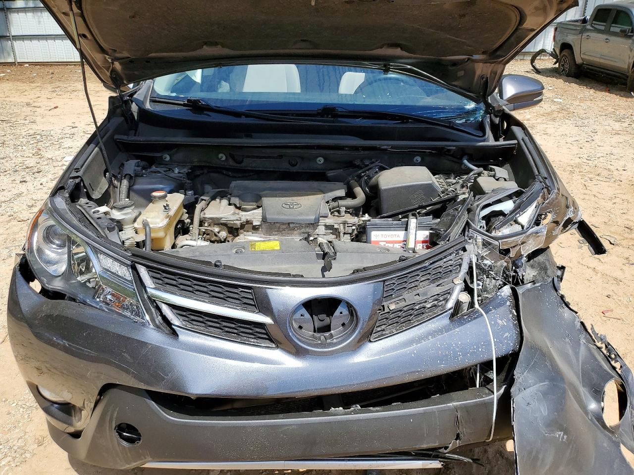 2015 TOYOTA RAV4 XLE photo 23