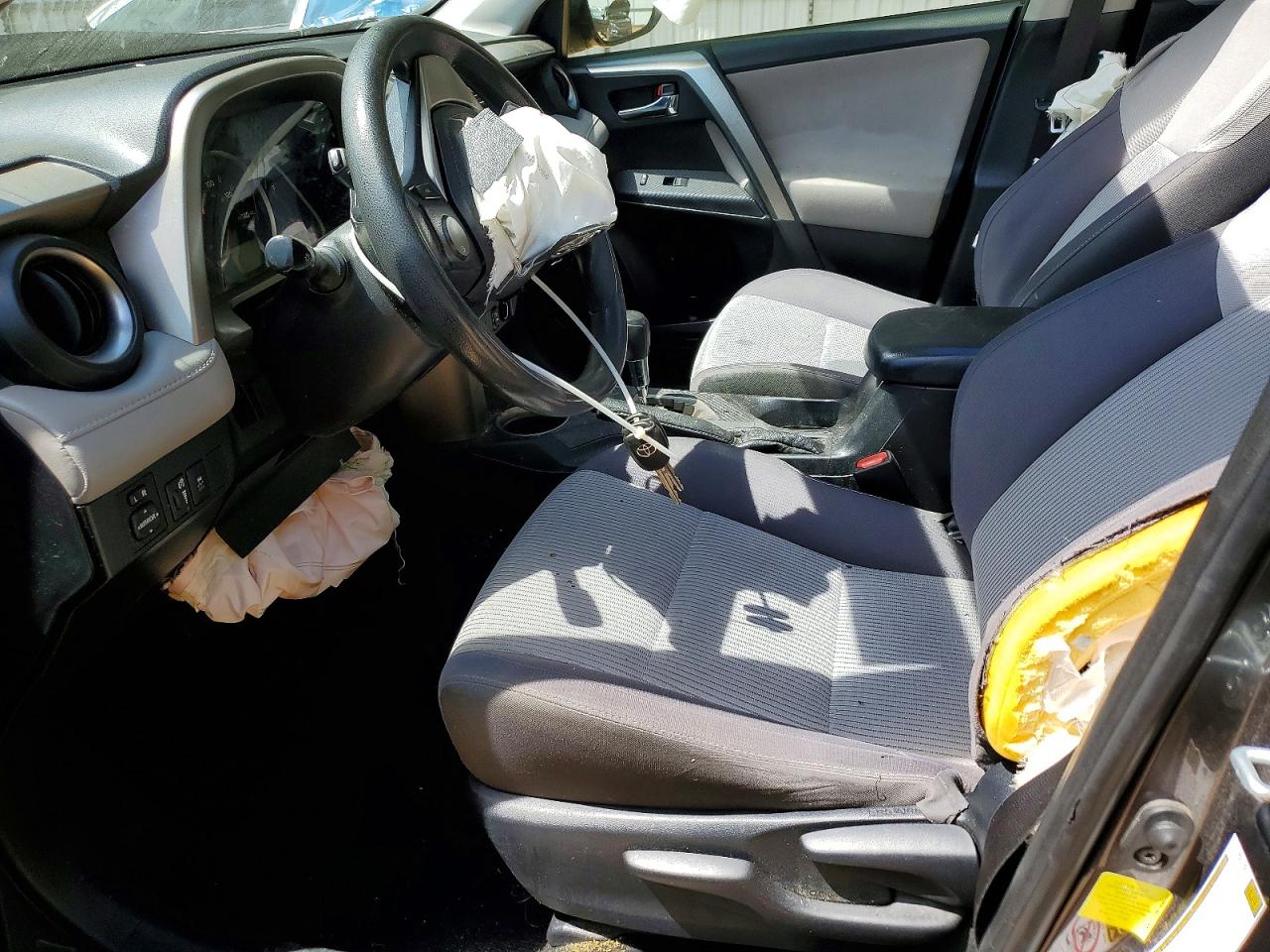 2015 TOYOTA RAV4 XLE photo 13