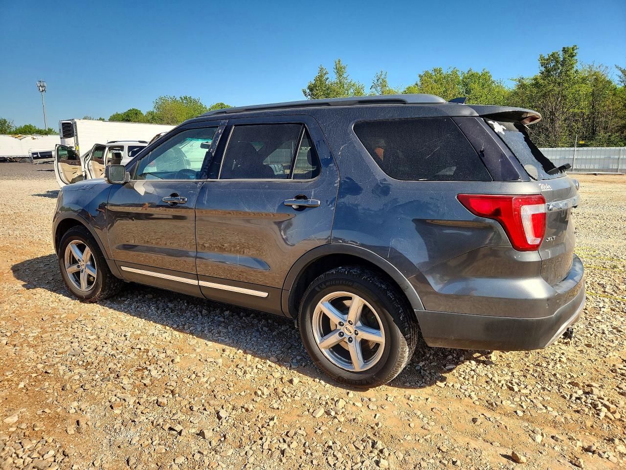 2016 FORD EXPLORER XLT photo 3