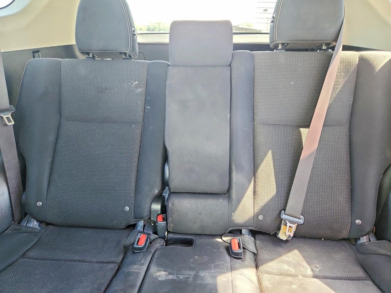 2016 TOYOTA RAV4 XLE photo 10