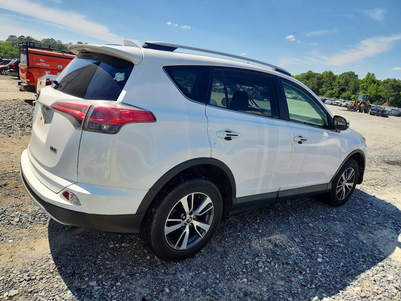 2016 TOYOTA RAV4 XLE photo 3