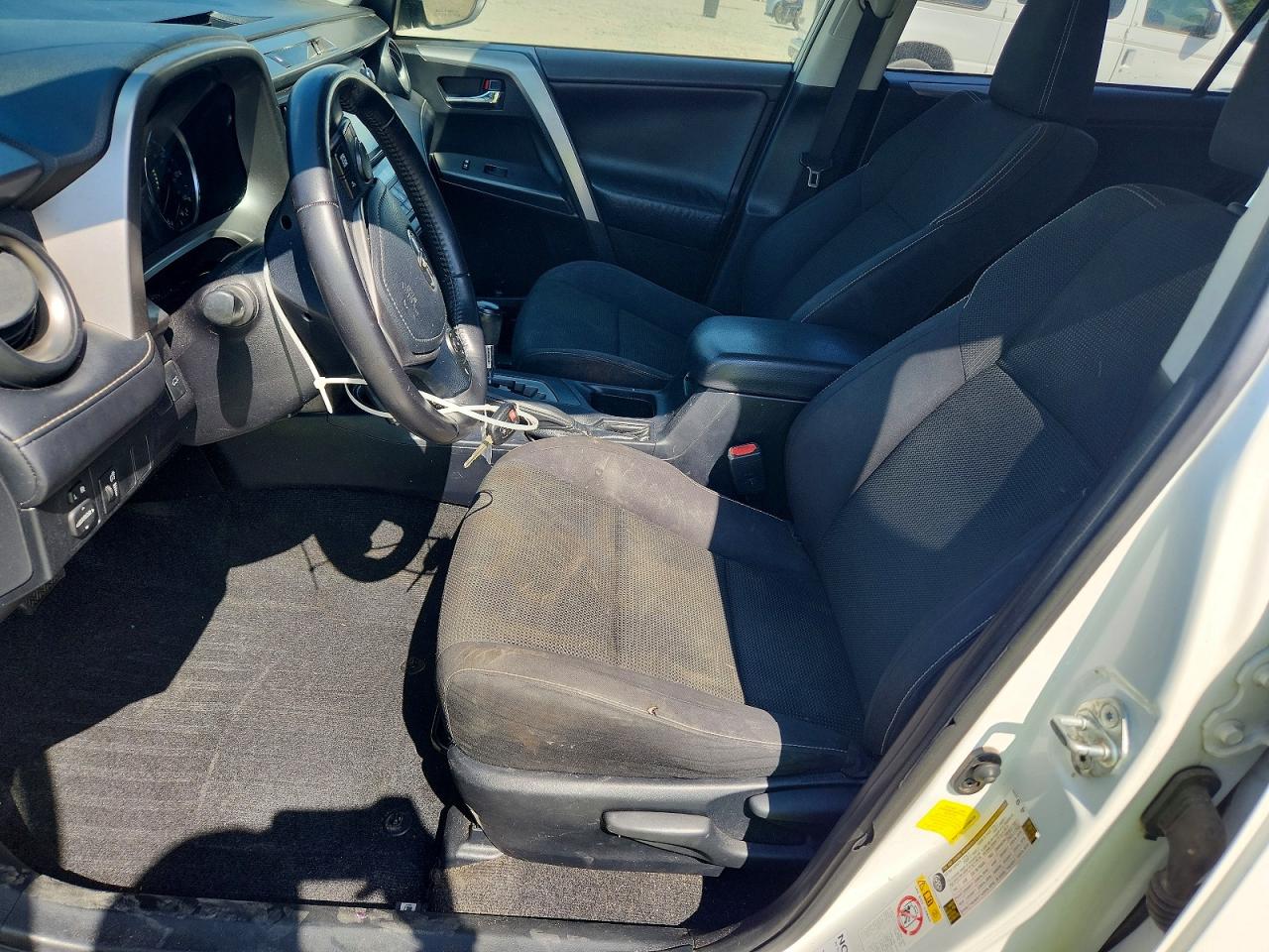 2016 TOYOTA RAV4 XLE photo 7