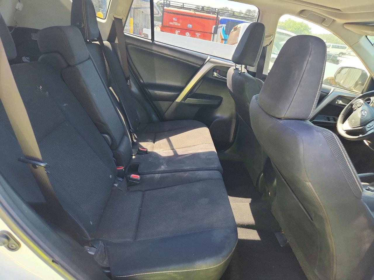2016 TOYOTA RAV4 XLE photo 11