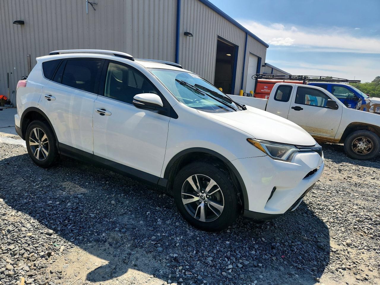 2016 TOYOTA RAV4 XLE photo 4