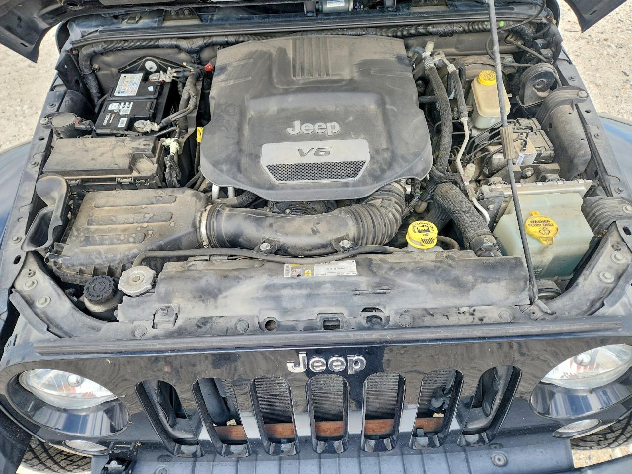 2015 JEEP WRANGLER SAHARA photo 34