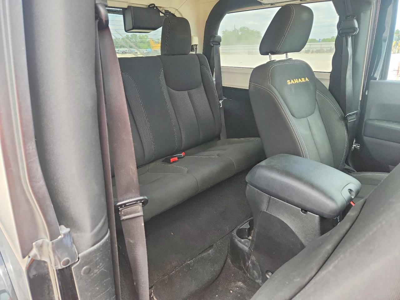 2015 JEEP WRANGLER SAHARA photo 31