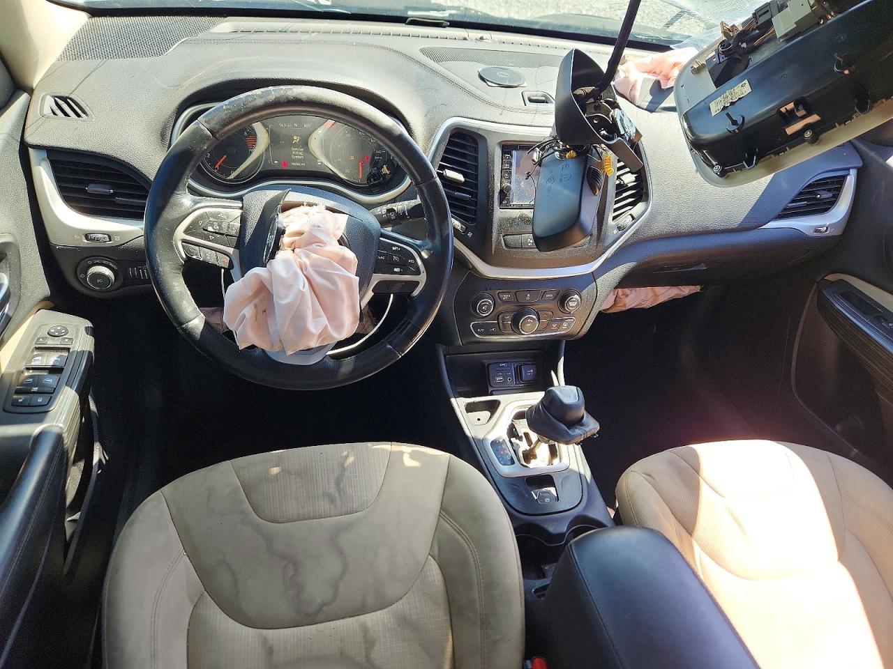 2016 JEEP CHEROKEE LATITUDE photo 8